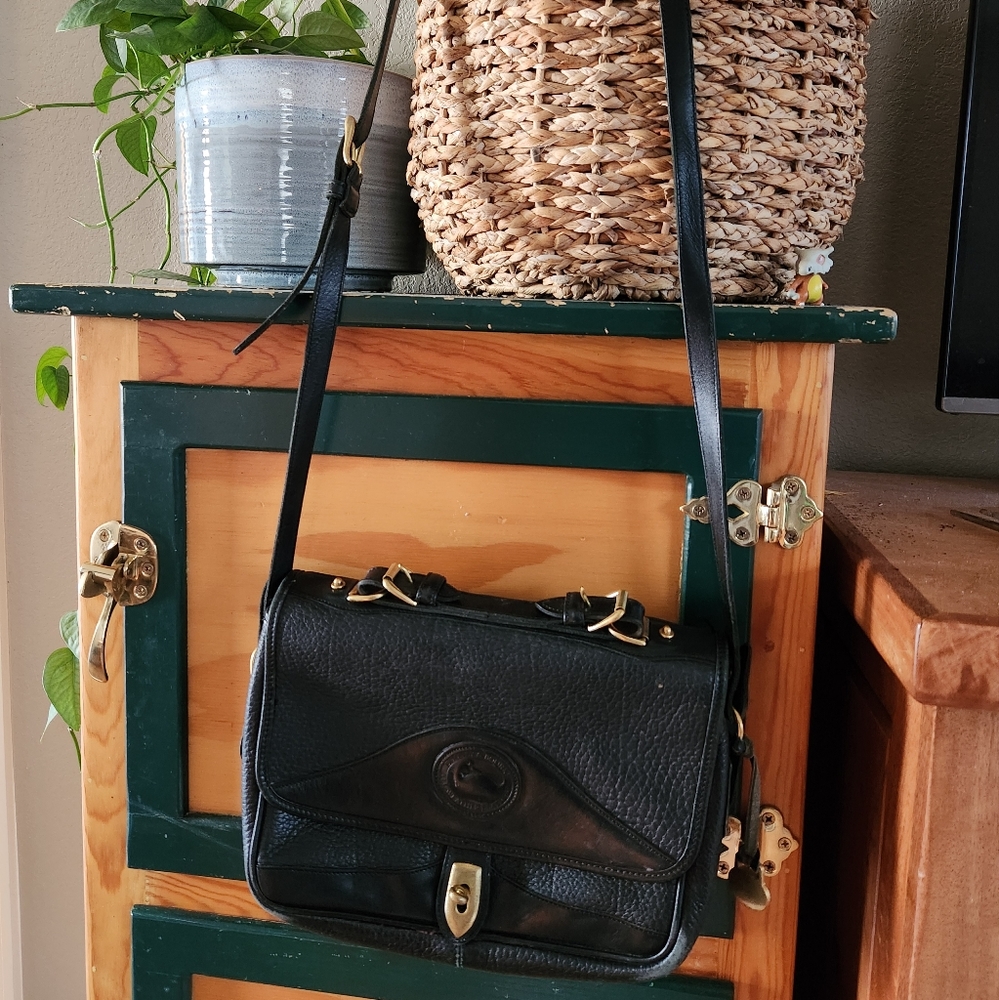 Vtg Dooney & Bourke crossbody
